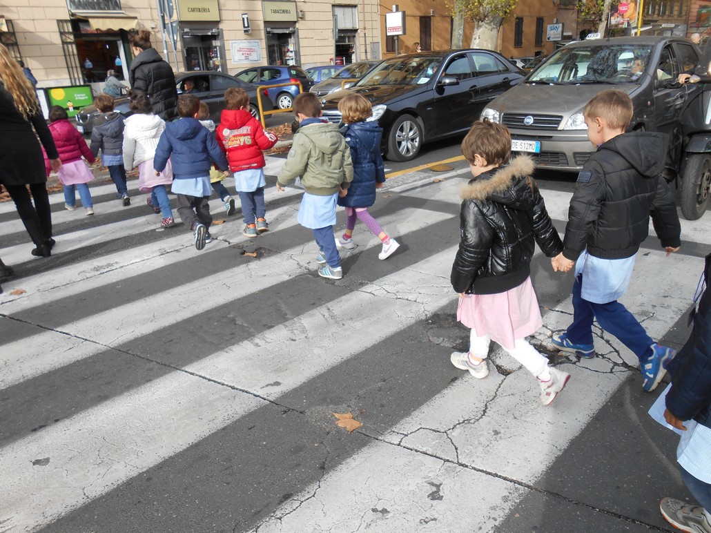 Sicurezza e mobilità davanti le scuole: le regole per la sosta